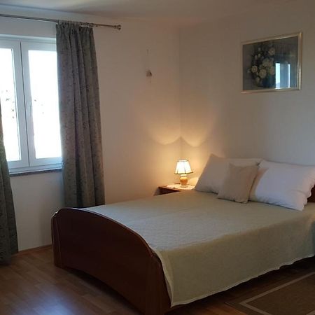 Apartmani Diva Малинска Екстериор снимка