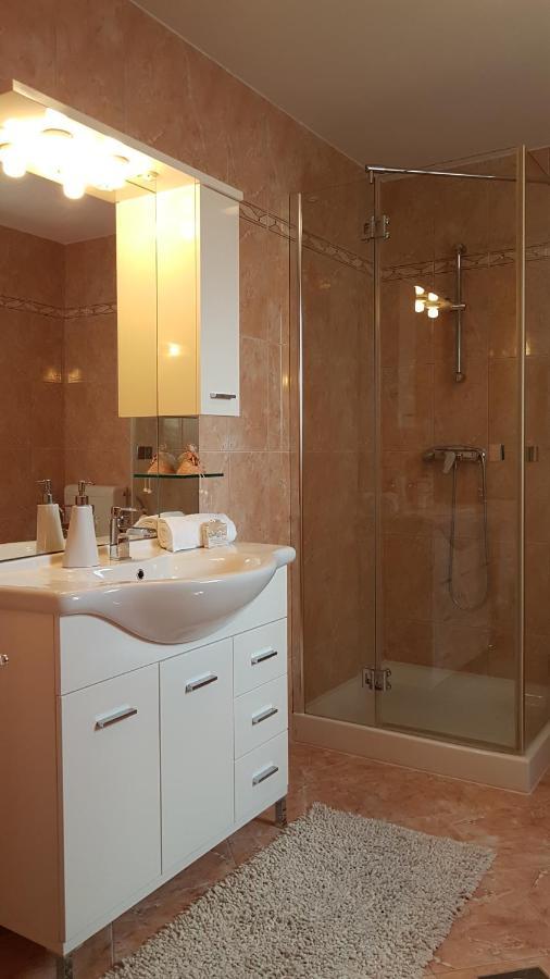 Apartmani Diva Малинска Екстериор снимка