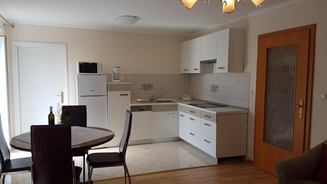 Apartmani Diva Малинска Екстериор снимка