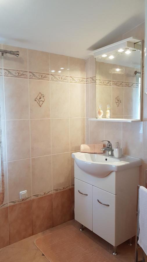 Apartmani Diva Малинска Екстериор снимка