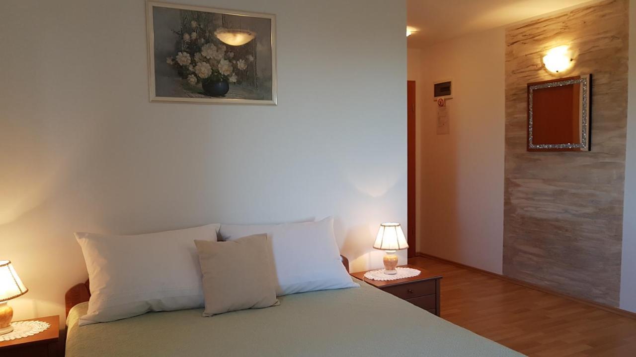 Apartmani Diva Малинска Екстериор снимка