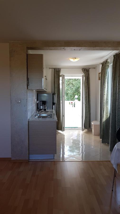 Apartmani Diva Малинска Екстериор снимка