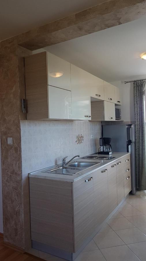 Apartmani Diva Малинска Екстериор снимка