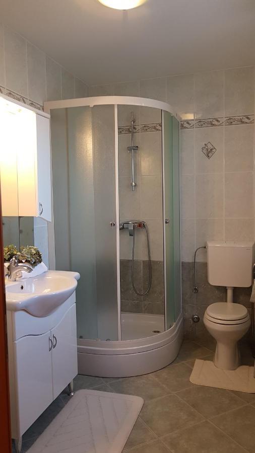 Apartmani Diva Малинска Екстериор снимка