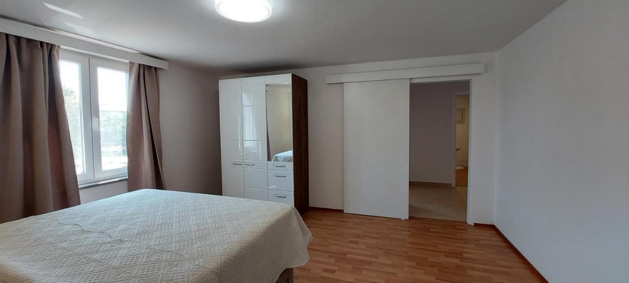 Apartmani Diva Малинска Екстериор снимка
