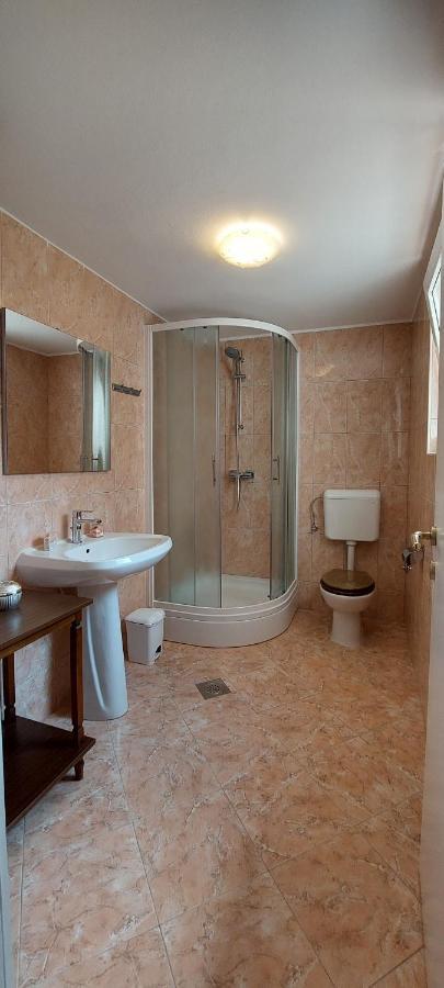 Apartmani Diva Малинска Екстериор снимка