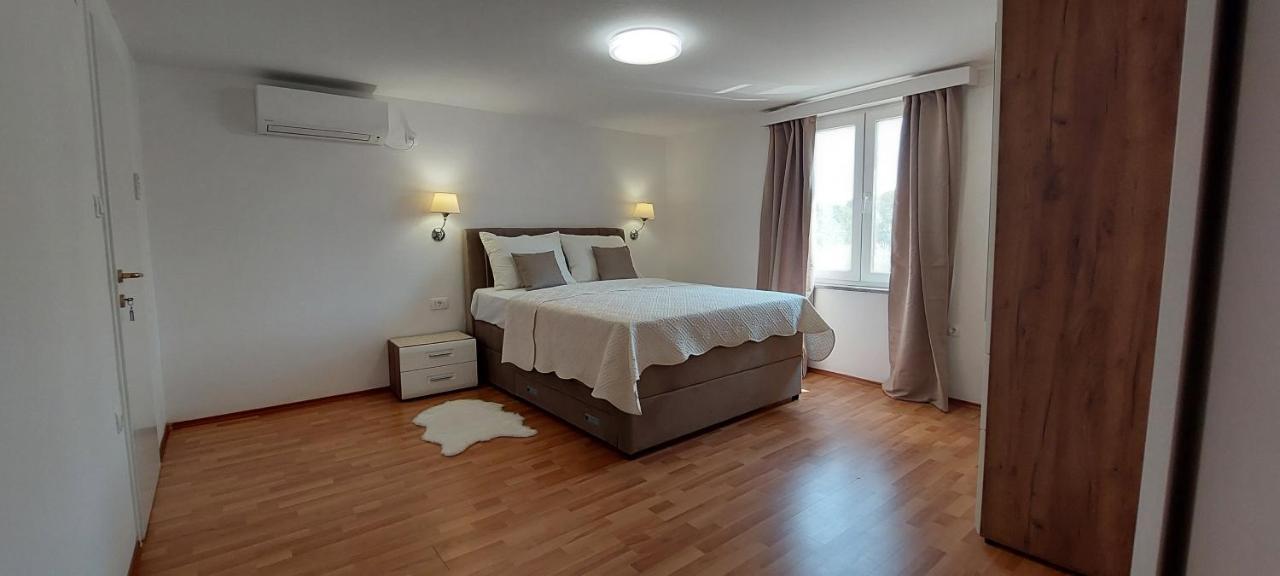 Apartmani Diva Малинска Екстериор снимка