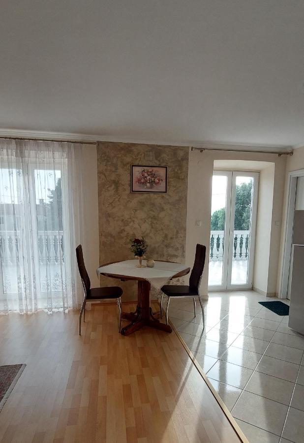 Apartmani Diva Малинска Екстериор снимка